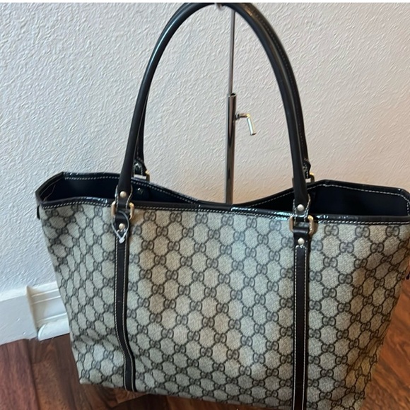Gucci Black and Beige Signature Tote - Picture 2 of 4